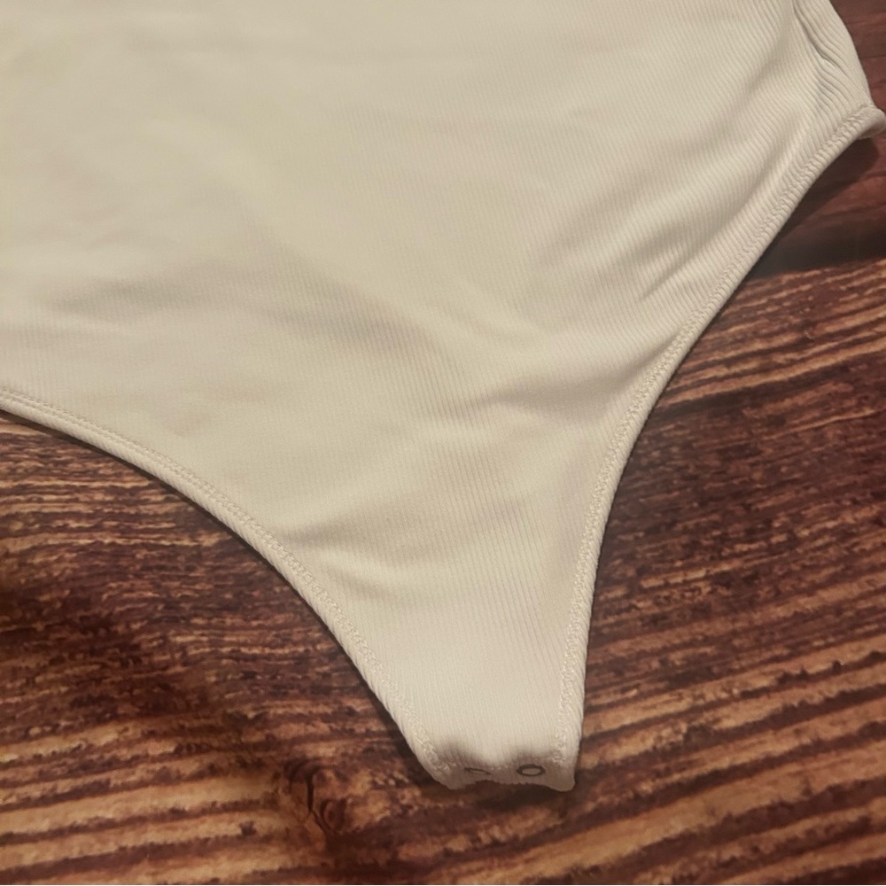 Women’s Abercrombie & Fitch One Shoulder Bodysuit in White Size M - Picture 2 of 8